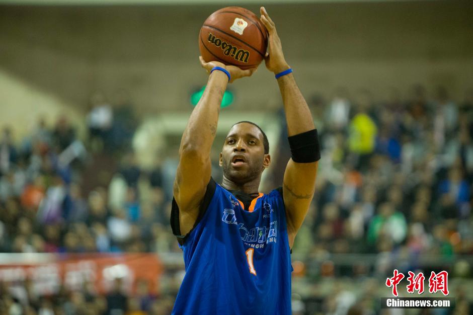 罗马诺：切尔西4000万欧正式报价巴萨中场费尔明